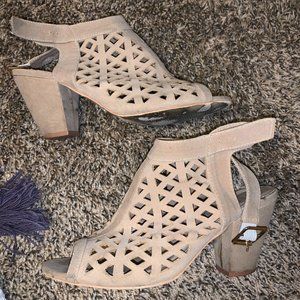 Adriana New York- Women's 8.5 Tan heels
